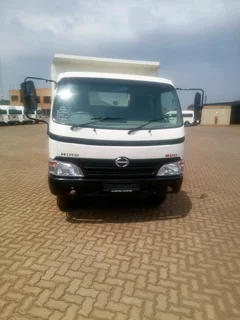 Hino 300 915 A tipper 4 tone