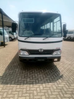 Hino 300 Bus 35 seaters