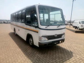 Hino 300 Bus 35 seaters