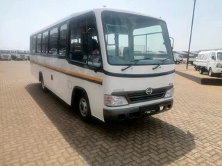 Hino 300 Bus 35 seaters