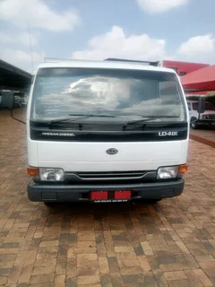 Nissan UD 40 Drop sides