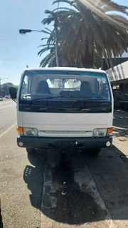 Nissan UD 40 4tone drop side