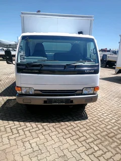 Nissan UD 40 Container
