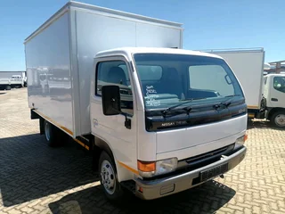 Nissan UD 40 Container
