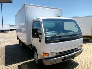 Nissan UD 40 Container