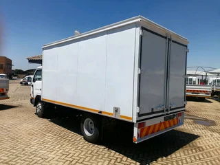 Nissan UD 40 Container