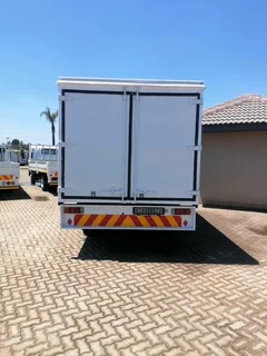 Nissan UD 40 Container