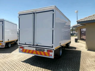 Nissan UD 40 Container