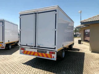 Nissan UD 40 Container