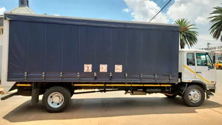 Nissan UD 95 Curtains Side