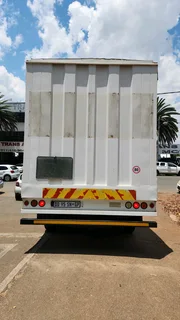 Nissan UD 95 Curtains Side