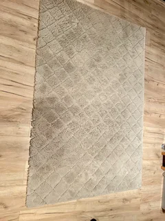 Plush Grey Rug – Excellent Condition!