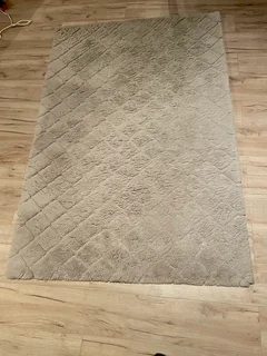 Plush Grey Rug – Excellent Condition!