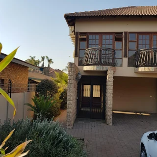 10 Bedroom House For Sale in Wierda Park