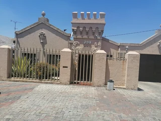 4 Bedroom House For Sale in Laudium