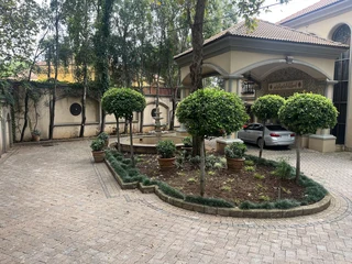 8 Bedroom House For Sale in Claudius