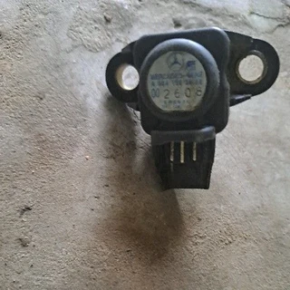 Mercedes 208 /203 spares read the description