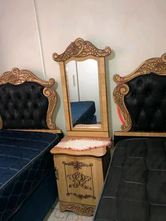 2 single headboards with padestil and mirr