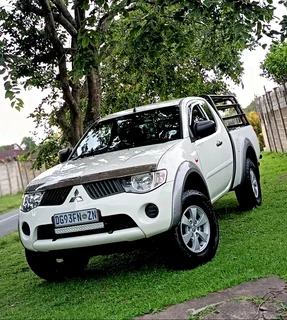 Mitsubishi Triton 2.5DID Diesel Club Cab Manual