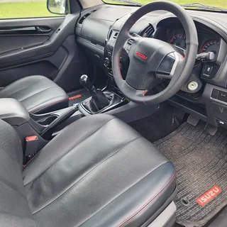 Isuzu KB250 D-TEQ X-RIDER D/C