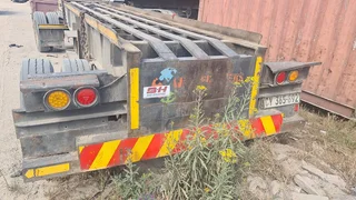 Drawbar hooklift trailer