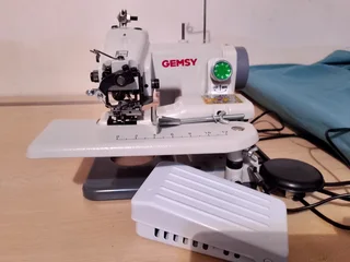 Sewing machine, blind hem
