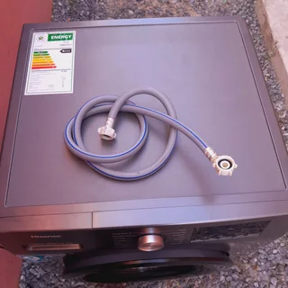 Hisense 9kgs frontloader