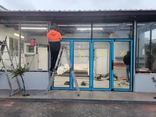 Experience Aluminium installer needed