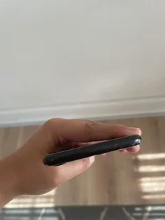 iPhone SE Gen 1 (64GB)