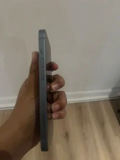 iPhone 14 (256GB)
