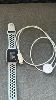 Apple Watch SE Gen 2 (40mm)