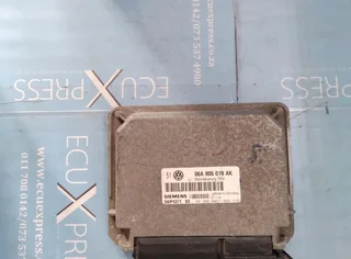 VW Volkswagen Golf 4 Computer Box ECU 06A 906 019 AK 06A 906 019AK 06A906019AK 06A906019 AK Siemens