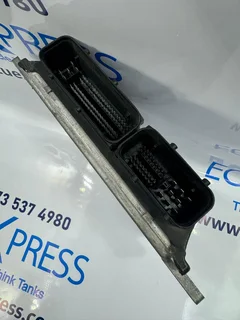 Nissan Pathfinder Xtrail Navara 5.6I ECU (3D) MEC83-560 B1 5526 3C