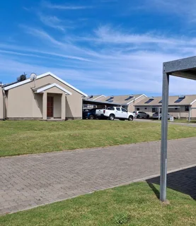 Charming 2-Bedroom Townhouse in a Quiet Complex in Gonubie