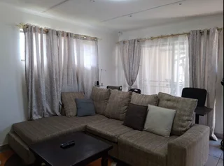 Charming 2-Bedroom Townhouse in a Quiet Complex in Gonubie