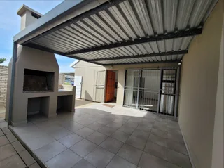 Charming 2-Bedroom Townhouse in a Quiet Complex in Gonubie