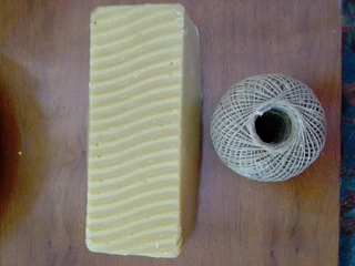 Bees wax 1 kg and 1 roll hemp wick R350