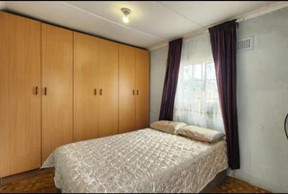 House for sale-Chatsworth