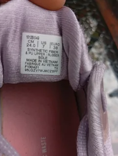 ASICS novablast 2 size UK 6 R650