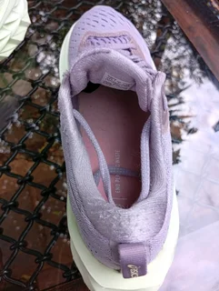 ASICS novablast 2 size UK 6 R650