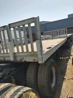 2004 - Burg Trailer Superlink Flat Deck Trailer Now On Sale - Excellent Condition