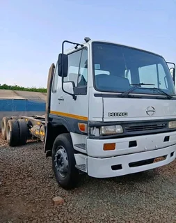 2000 - HINO 26 305 Chassis Cab now on sale  - Excellent condition  | 250k |