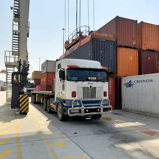 2012 International 9800i Mid Roof 6x4 – R325,000 Cash Deal