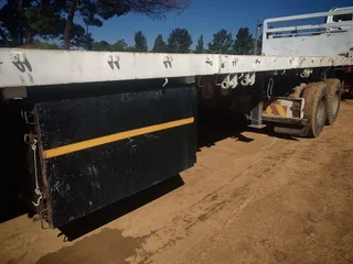 2000 - Hendred 6/12 Superlink Flat Deck Trailer now on sale - Excellent condition