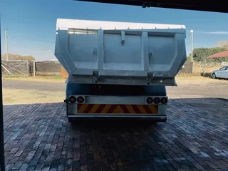 2011 - Nissan UD 390 10 Cube Tipper truck now on sale - Excellent condition