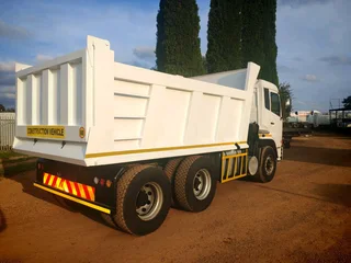 2014 Nissan UD 10 Cube Tipper – Strong, Reliable &amp; Ready for Construction/Mining Work
