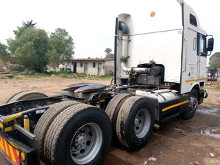 2011 - International 9800i Double Axle Truck now on sale - Excellent condition