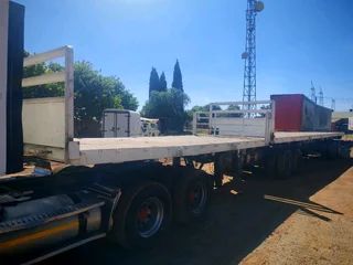 ​ 2000 Henred Flat Deck Superlink Link Trailer (6m / 12m) | R245,000 NO VAT​Price: R245k (NO VAT)