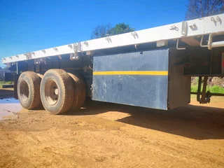 ​ 2000 Henred Flat Deck Superlink Link Trailer (6m / 12m) | R245,000 NO VAT​Price: R245k (NO VAT)