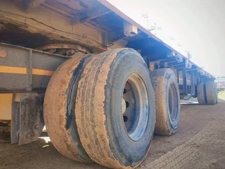 ​ 2000 Henred Flat Deck Superlink Link Trailer (6m / 12m) | R245,000 NO VAT​Price: R245k (NO VAT)